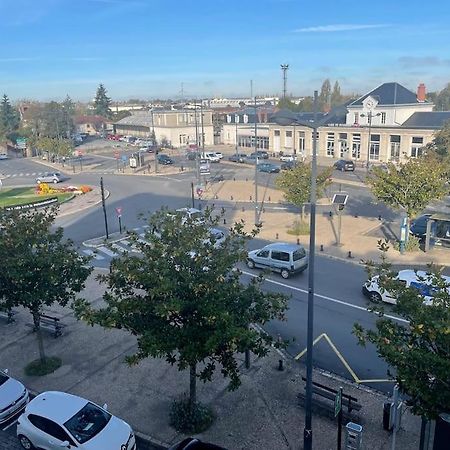 Appartement 10 Pers Face Gare Sncf Appart Hotel Le Cygne A Bourges Exterior photo